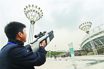 無人機反制槍專“打”無人機與AMCOM芯片應用